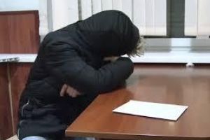 Individul, care a făcut praf maşina unui botoşănean, reţinut de poliţişti