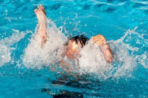 Șocant! Adolescent de 15 ani, înecat la piscină