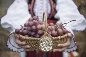 Ploaia alungă distracţia. Sărbătoarea Recoltei, amânată pentru weekend-ul viitor