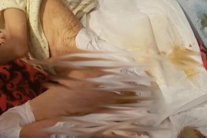 Imagini şocante! O bătrână din Botoşani a murit într-o mizerie cruntă, plină de fecale, fără apă şi înfometată