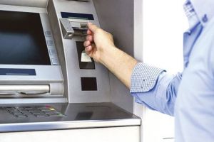 O bancă din România, cu sucursală la Botoşani, a luat o decizie şoc: Dublează unele comisioane!