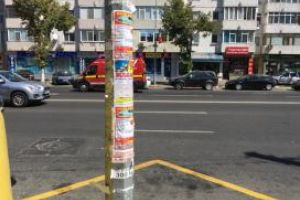 Afisele stradale ilegale, in atentia Primariei Municipiului Constanta (galerie foto)