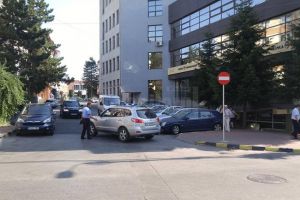 Sute de şoferi, încurcaţi de introducerea sensurilor unice în zona centrală a Sucevei