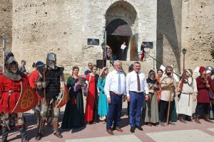 Salutul Cetăţii de Scaun a Sucevei, dus la Soroca de primarul Sucevei, la debutul ...