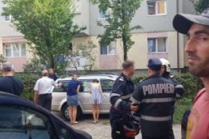 Baia Mare: O fetita de 1 an si 8 luni a ramas captiva in autoturism. Mama a sunat la 112