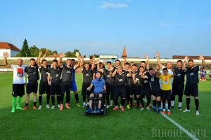 Fotbal caritabil: echipele Elite & Friends şi Club Atletic Oradea au jucat pentru Fundaţia lui Mihai Neşu, în prezenţa fostului fotbalist (FOTO / VIDEO)