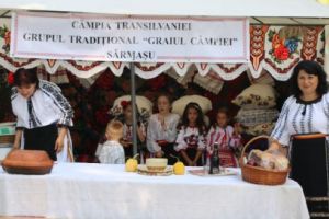 FOTO: La Sărmaşu, expoziţie tradiţională… dar şi delicioasă!