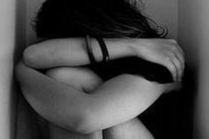 Bărbat bănuit de viol, reţinut de poliţiştii din Găeşti
