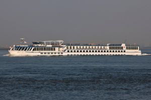 Nava de croaziera River Aria, acostata in Portul Constanta 