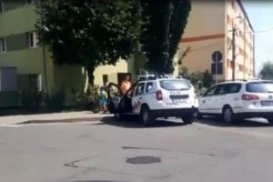 FOTO/VIDEO: ACCIDENT într-o intersecţie din Alba Iulia. Coliziune între două taximetre pe strada Vânătorilor colţ cu Ștefan cel Mare