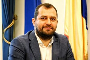 Răzvan Cadar îi atacă pe parlamentarii PSD şi pe prefect