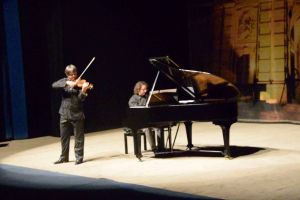 Violoniştii cheamă întăriri pentru a VII-a ediţie a Duelului Viorilor, în 28 septembrie, la Casa de Cultură a Sindicatelor din Alba Iulia