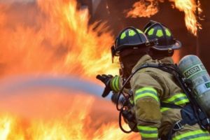 INCENDIU in Ploiesti, la o cladire de birouri de pe strada Laboratorului. Mai multe persoane au fost EVACUATE