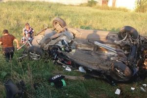 Tânăr la spital după ce a urcat băut la volan şi s-a dat cu maşina peste cap, la intrare în Pişchia