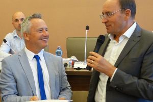 Mii de pacienţi îngrijiţi şi 4 milioane de lire investite. Steven Cooper, prietenul copiilor bolnavi, premiat de CJ Bacău