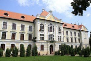 Primăria Târgu Mureş: demersuri pentru a readuce în patrimoniul oraşului clădirea retrocedată a Colegiului Naţional „Unirea”