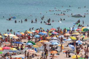 Nu ai apucat să mergi LA MARE? Acum e momentul! REDUCERI de până la 70% la vacanţele pe malul mării