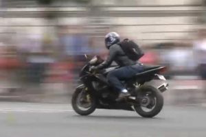 Poliţiştii sibieni, mesaj către şoferi – „Stimaţi conducători auto, motocicliştii există în trafic”
