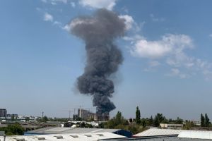 Panica in Bucuresti: Incendiu dezastuos in Pipera, pe strada Bahari. Se poate vedea din mai multe zone ale capitalei