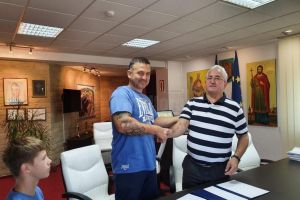 Premii în valoare totală de 12.000 de lei, oferite vineri unui tânăr sportiv sucevean şi ...