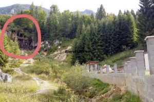 FOTO| Construcţie ilegală lângă Cascada Pişoaia din Munţii Apuseni. Frumuseţea zonei alterată de şantierul unei viitoare pensiuni