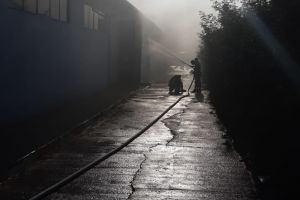 Incendiu la un depozit de materiale chimice