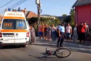 Accident la Năsăud: Băiat de 12 ani pe bicicletă, lovit de o ambulanţă