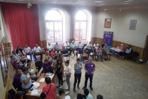 FOTO- Concurs de karaoke destinat persoanelor cu dizabilităţi, la Braşov