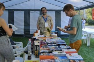 Editura Tritonic a lansat două titluri incitante la SIMFEST