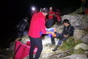 FOTO – Un tânăr de 36 de ani salvat în Munţii Făgăraş după s-a accidentat