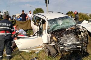 FOTO & VIDEO Accident cumplit la Botoşani! Trei persoane au fost rănite (Update)