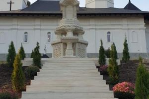 IPS Teofan va sfinţi, duminică, un monument ridicat în Cinstea Eroilor, într-o localitate din Botoşani