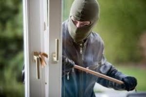 3 metode prin care să îţi protejezi casa când eşti plecat în concediu