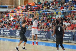CSM CSU Oradea a învins formaţia maghiară Szedeak Szeged, cu 71-56, în primul amical de pe teren propriu (FOTO)