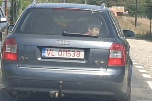 Copii transportaţi în portbagaj spre Curtea de Argeş!