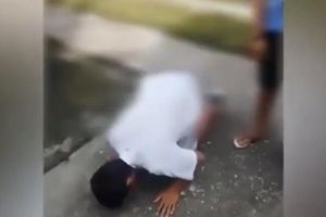 VIDEO – Copii puşi să facă mătănii şi să sărute asfaltul la un festival din România