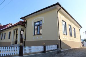 Cum arată o veche clădire săsească din Dorolea, reabilitată, în care vor învăţa de acum elevii de gimnaziu (FOTO)