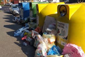 FOTO. Duminică între gunoaie. Firma de salubrizare ignoră nemulţumirile sătmărenilor