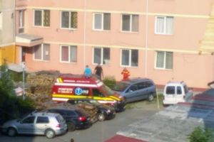 Sinucidere sau accident? Un bărbat de 54 de ani din Aleşd a murit, după ce a căzut de la etajul 3 al unui bloc