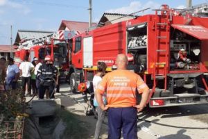 Argeşeni cu case în flăcări!