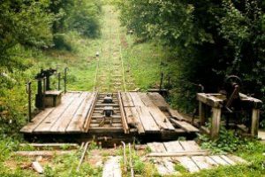 CJ vrea să cumpere calea ferată forestieră din Comandău şi să o repună în funcţiune împreună cu Planul înclinat