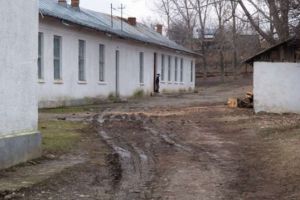 Toaletă ecologică prea aproape de grădiniţă, în Prahova. Copiii nu pot începe anul şcolar acolo / Mai multe şcoli au rămas fără autorizaţie sanitară