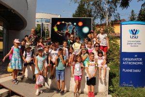Ateliere, cursuri, activităţi sportive şi excursii, la prima ediţie a şcolii de vară de ...