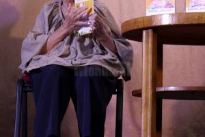 Cu spirit Actriţa Draga Olteanu Matei a lansat la Fălticeni cartea „Reţete , versificate ...