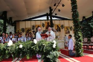 Sute de credincioşi au participat duminică la sărbătorirea a 550 de ani de la sfinţirea ...