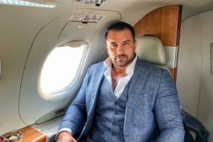 Alex Bodi şi-a serbat onomastica fără Bianca Drăguşanu, dar alături de un manechin! Afaceristul a luat un avion privat şi a plecat într-o călătorie de afaceri!
