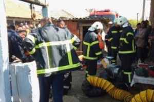Un barbat a cazut intr-un put, la Boldesti Scaeni. Interventie dificila a pompierilor