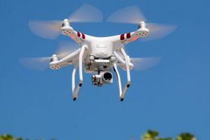 Incident la o nuntă din Arad. O sătmăreancă a fost lovită de drona care filma evenimentul