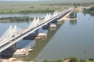 Europa ne construieşte pod peste Dunăre; UE alocă sute de milioane de euro pentru acest proiect