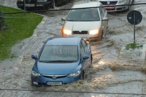 Cod galben de furtuni, ploi torenţiale şi grindină emis pentru judeţul Suceava